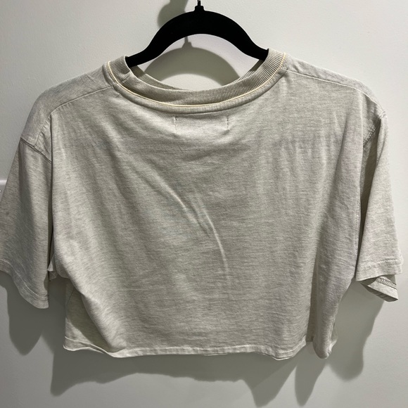 Vintage cropped graphic t-shirt thrifted in Portugal. - Picture 2 of 3